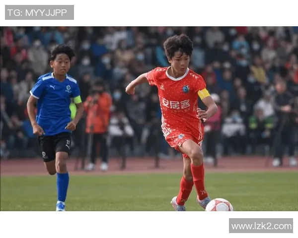 足球球星亲自指导足球小将成长之路 助力青少年足球梦想成真