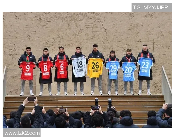 足球球星电车贴潮流引领 打造个性化球迷文化新风尚 足球球星电车贴潮流引领 打造个性化球迷文化新风尚